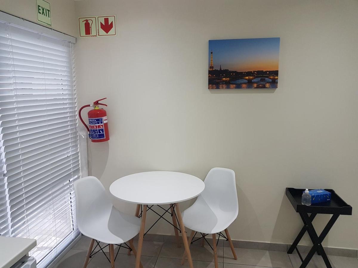 Sharon'S House: Modern Self-Catering Rooms เคปทาวน์ ภายนอก รูปภาพ