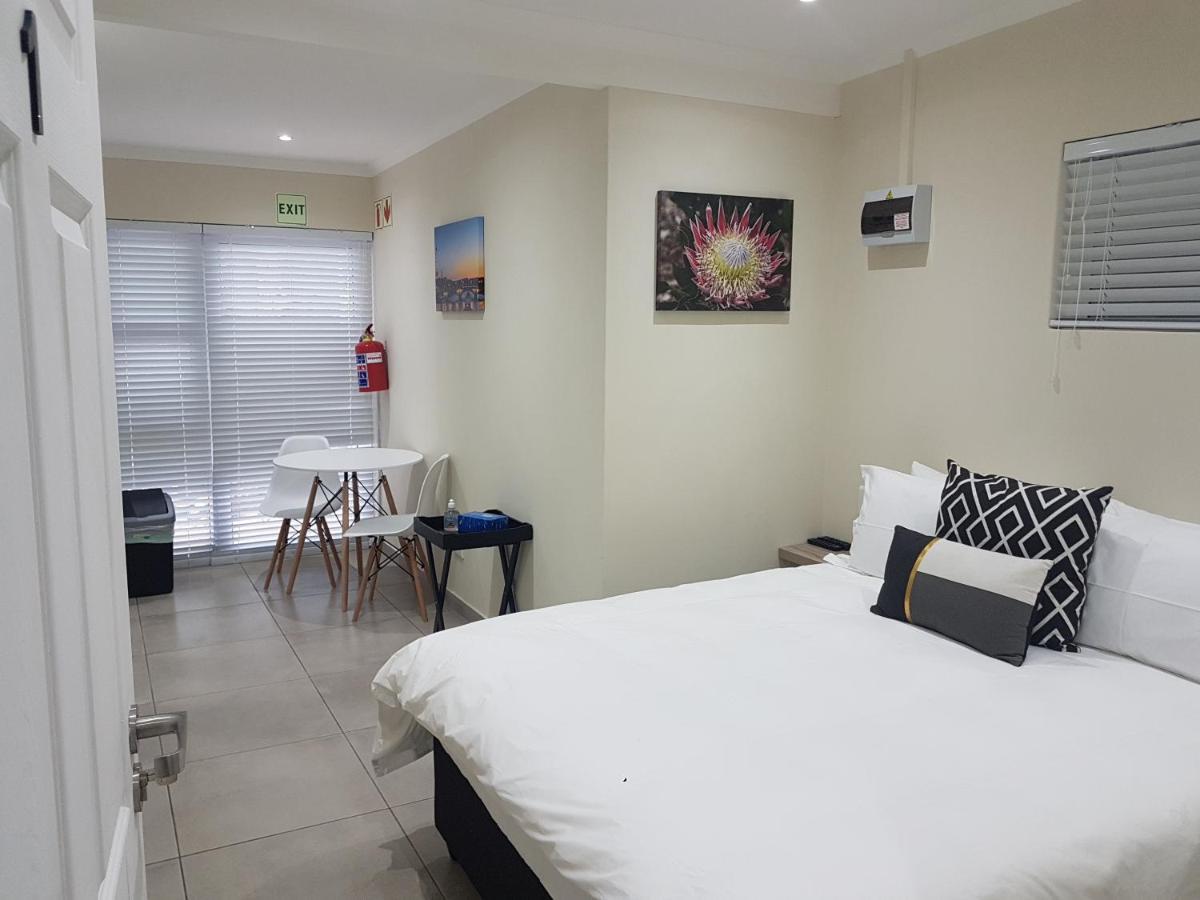 Sharon'S House: Modern Self-Catering Rooms เคปทาวน์ ภายนอก รูปภาพ